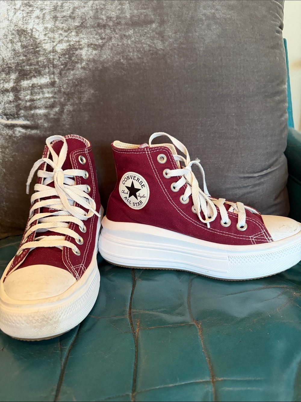 Converse • Women’s Chuck Taylor Platform
High Top